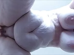 গলায় প্রশিক্ষিত সুন ...