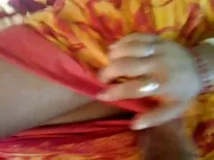 তিনি গলা একটি গভীর দ ...